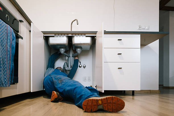 Professional Emergency Plumber technician working in Brownsville, CA